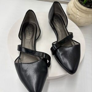 Live Stride Black Women's Flats